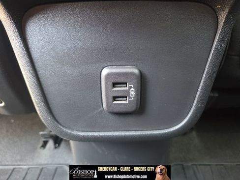 Used 2023 GMC Terrain SLE AWD/4WD image 28