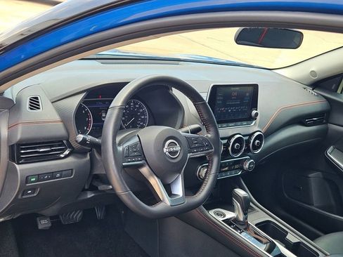 Used 2025 Nissan Sentra SR w/ SR Premium Package FWD image 11