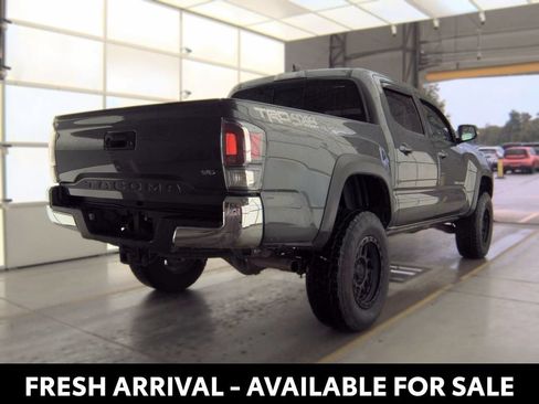 Used 2020 Toyota Tacoma TRD Off-Road AWD/4WD image 5
