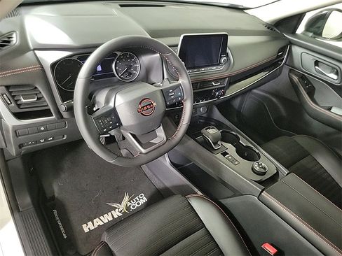 Used 2025 Nissan Rogue SV image 13