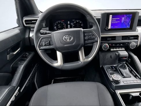 Used 2025 Toyota Tacoma TRD Off-Road image 15