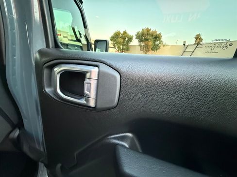 Used 2025 Jeep Wrangler Unlimited Sport AWD/4WD image 33