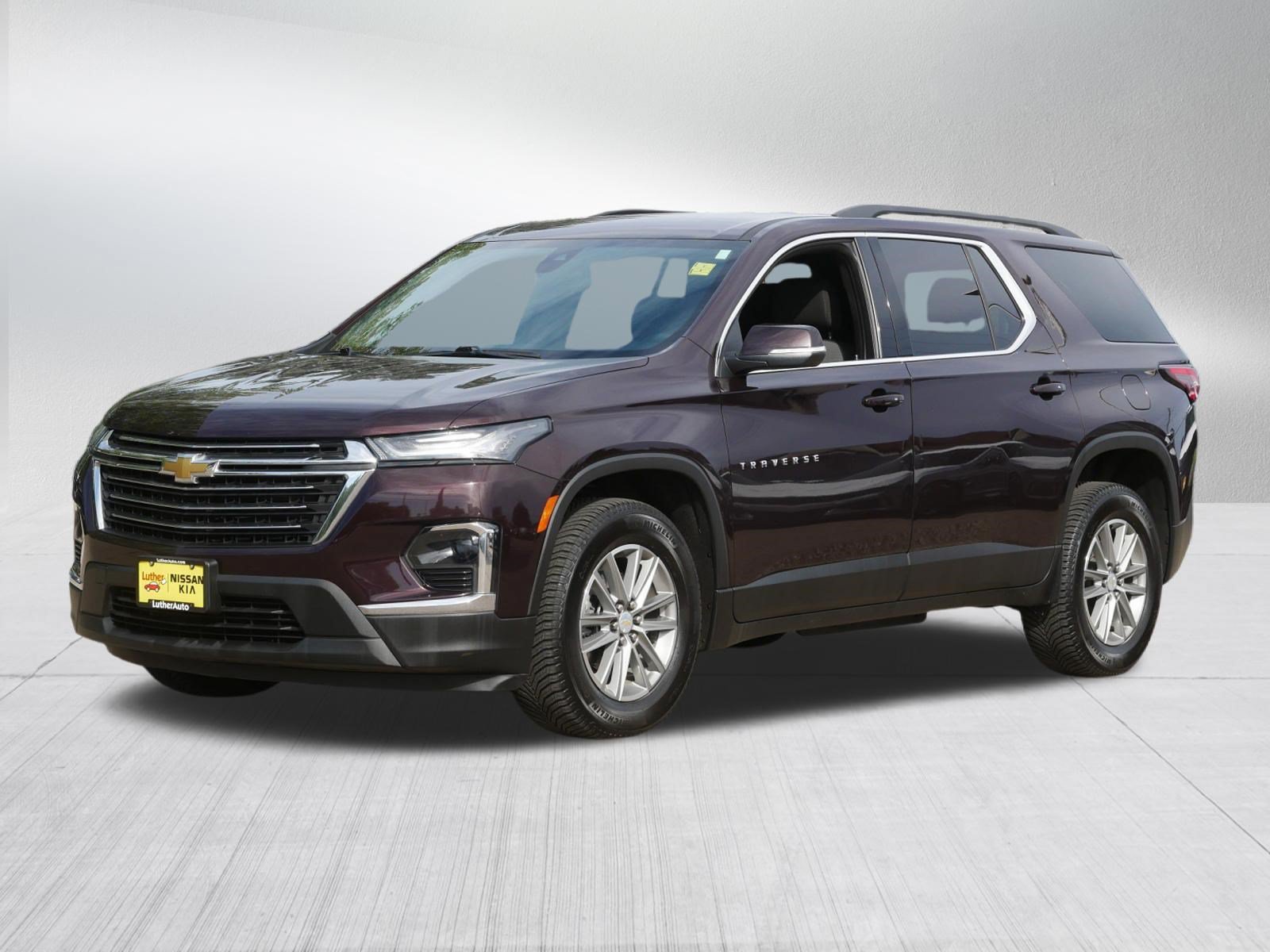 Used 2023 Chevrolet Traverse LT FWD image 3