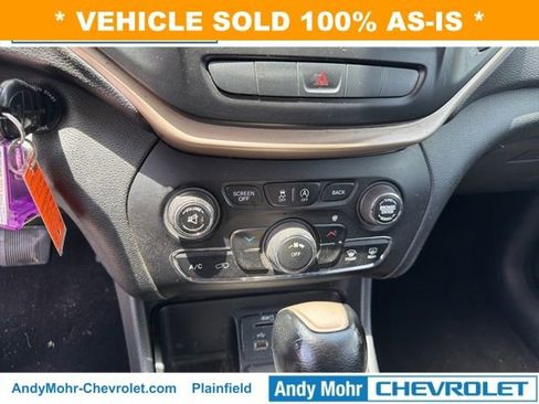Used 2015 Jeep Cherokee Latitude w/ Cold Weather Group FWD image 18