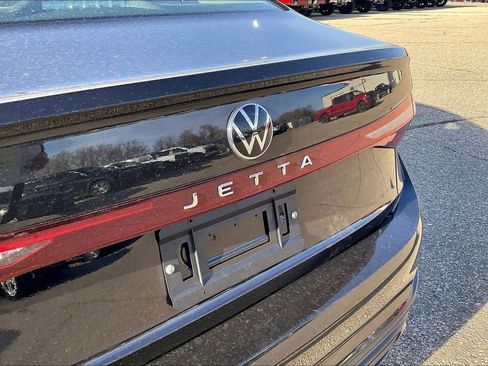 Used 2025 Volkswagen Jetta S image 6
