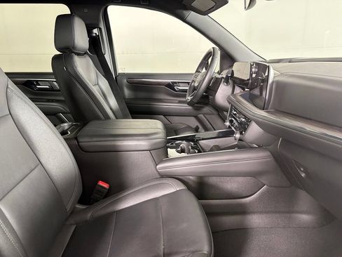 Used 2025 Chevrolet Suburban Z71 AWD/4WD image 14