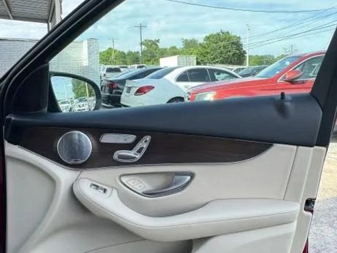 Used 2018 Mercedes-Benz GLC 300 4MATIC w/ Premium Package image 23