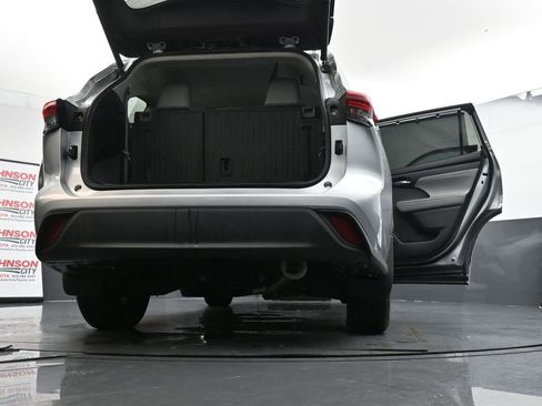 Used 2022 Toyota Highlander XLE image 37