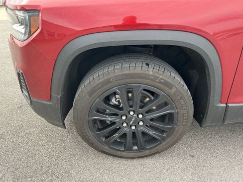 Used 2023 GMC Acadia SLE w/ Driver Convenience Package FWD image 11