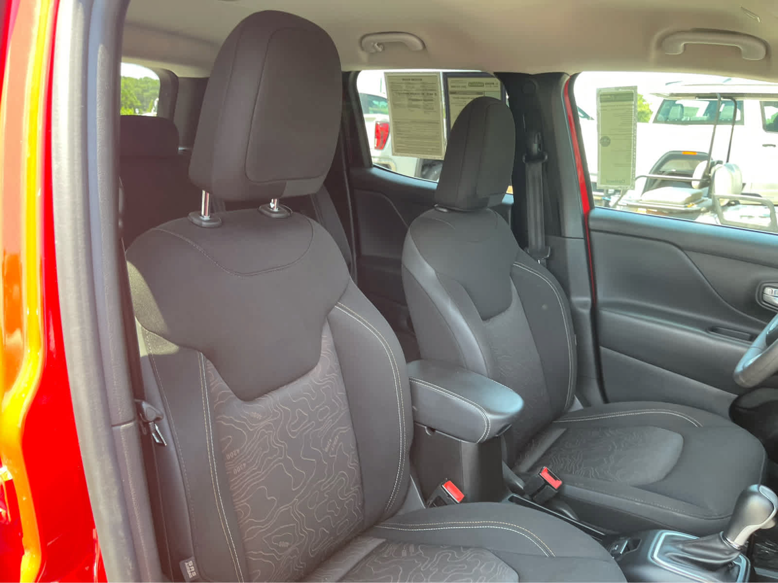 Used 2023 Jeep Renegade Latitude AWD/4WD image 33