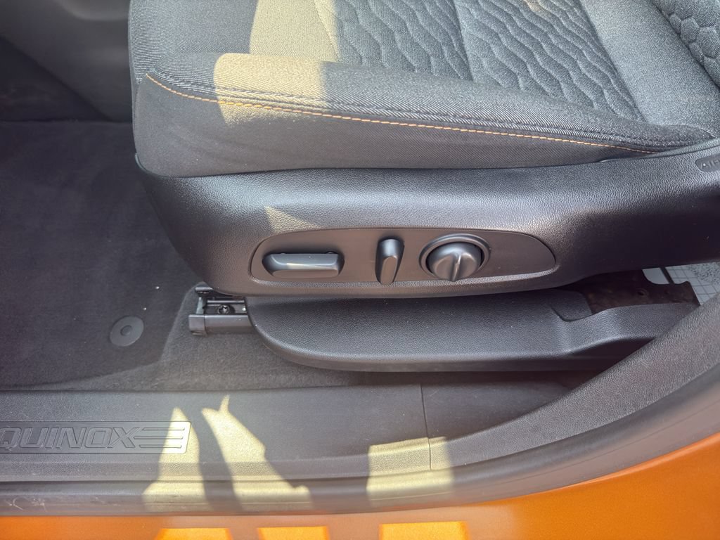 Used 2018 Chevrolet Equinox LT AWD/4WD image 15
