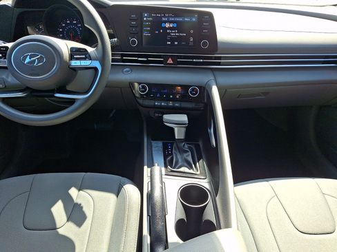 Used 2023 Hyundai Elantra SEL FWD image 15