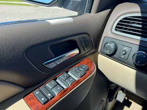 Used 2010 GMC Yukon SLT w/ SLT-2 Equipment Package AWD/4WD image 13
