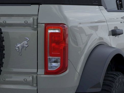 Used 2022 Ford Bronco Black Diamond w/ Sasquatch Package AWD/4WD image 14