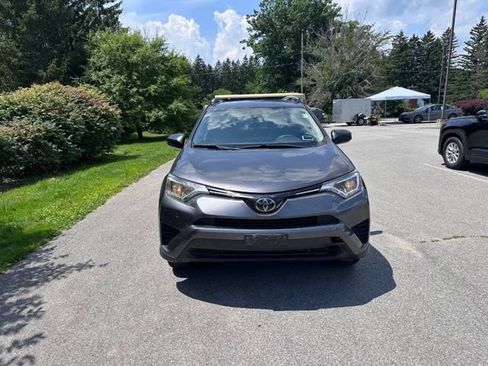 Used 2018 Toyota RAV4 LE AWD/4WD image 8