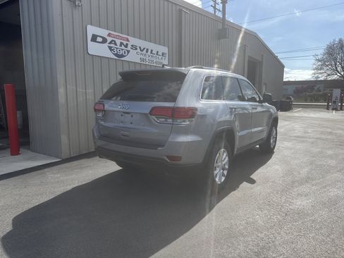 Used 2021 Jeep Grand Cherokee Laredo image 3