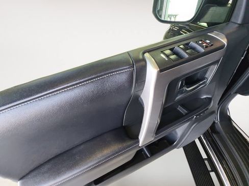 Used 2018 Toyota 4Runner Limited AWD/4WD image 10