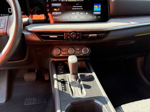 Used 2025 Nissan Kicks SV FWD image 22