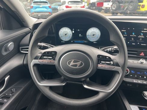Used 2024 Hyundai Elantra SEL image 9