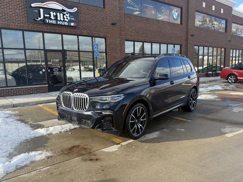Used 2019 BMW X7 xDrive50i w/ M Sport Package image 2