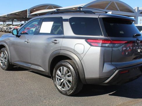 Used 2023 Nissan Pathfinder SV image 8