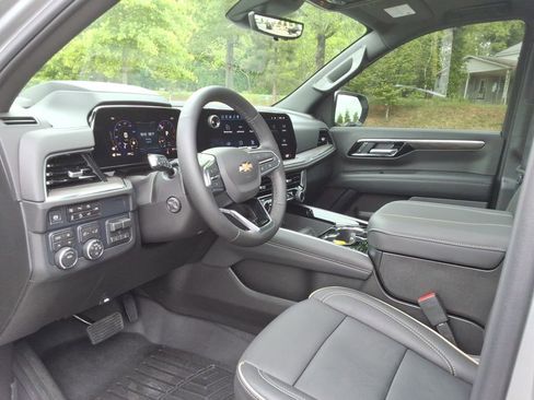 Used 2026 Chevrolet Tahoe Premier AWD/4WD image 24