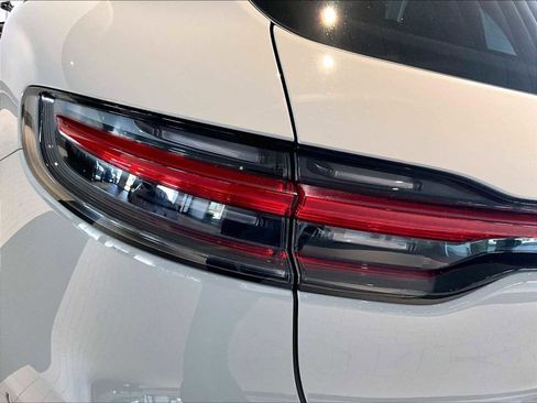 Used 2025 Porsche Macan image 34