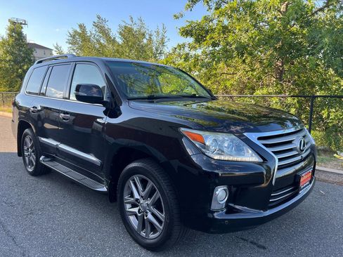 Used 2013 Lexus LX 570 4WD w/ Luxury Pkg image 7