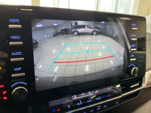 Used 2023 Toyota Sienna XLE image 17