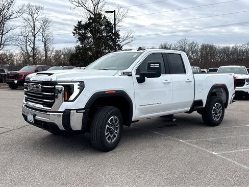 New 2026 GMC Sierra 2500 SLE w/ SLE Value Package; image 4