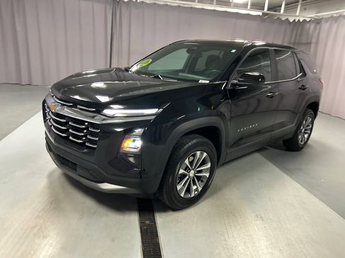 Used 2025 Chevrolet Equinox LT image 3