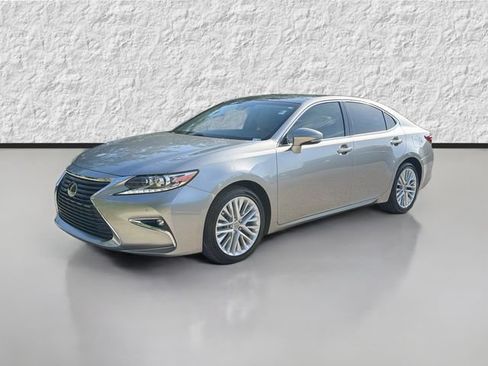 Used 2017 Lexus ES 350 w/ Ultra Luxury Package FWD image 7