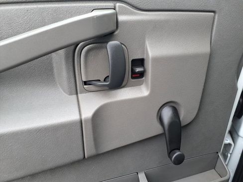 Used 2021 Chevrolet Express 3500 image 4