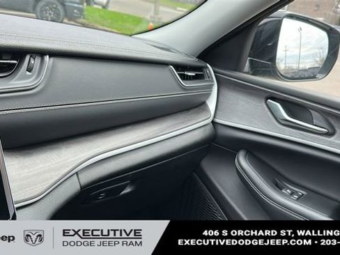 Used 2023 Jeep Grand Cherokee Limited image 20