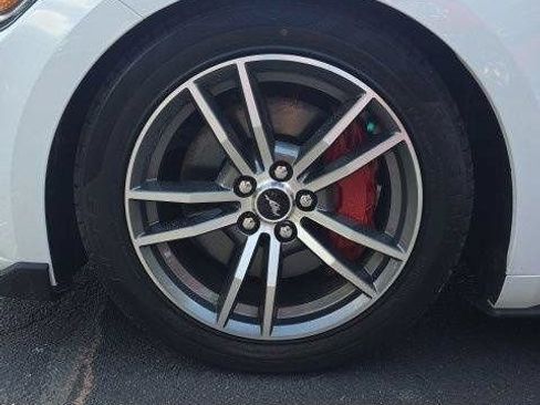 Used 2017 Ford Mustang GT RWD image 12