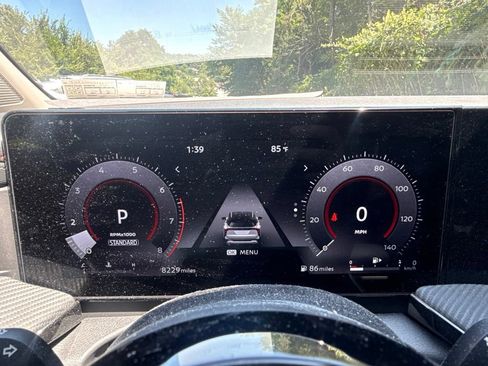 Used 2025 Nissan Kicks SR w/ SR Premium Package AWD/4WD image 3