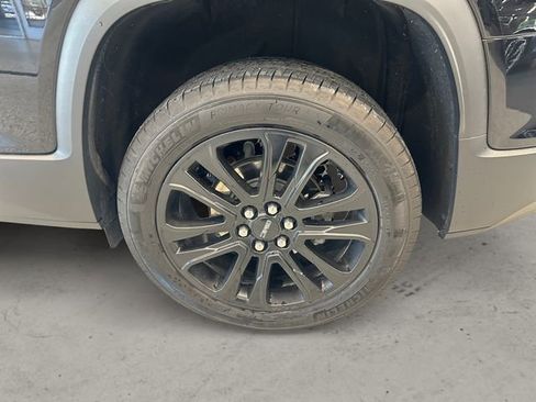 Used 2023 GMC Acadia SLT w/ Elevation Edition FWD image 14