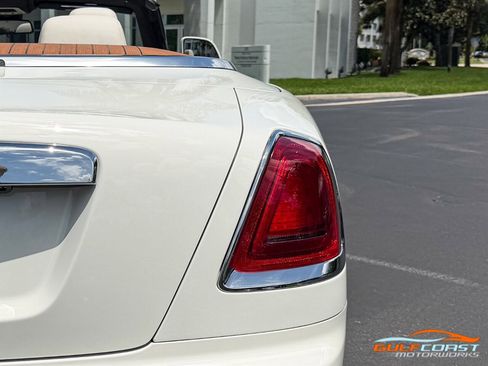 Used 2017 Rolls-Royce Dawn RWD image 58