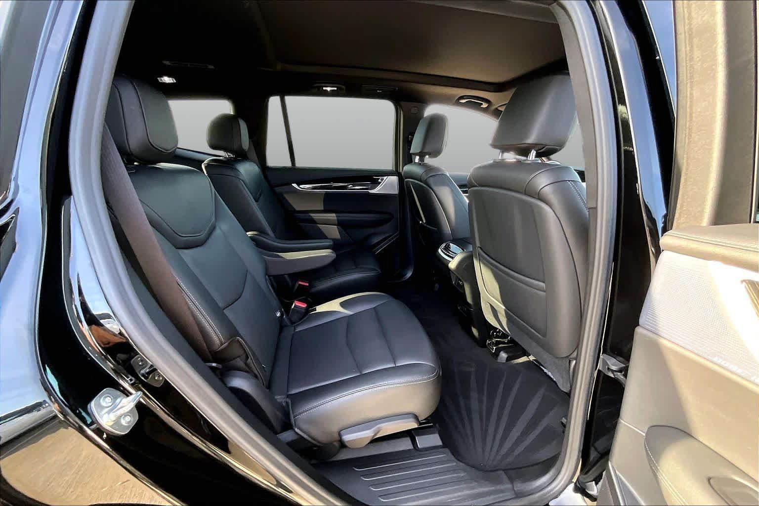Used 2025 Cadillac XT6 Premium Luxury AWD/4WD image 19
