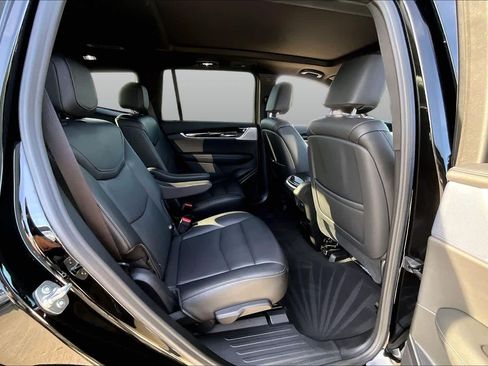 Used 2025 Cadillac XT6 Premium Luxury AWD/4WD image 19