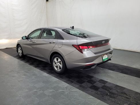 Used 2021 Hyundai Elantra SE FWD image 5