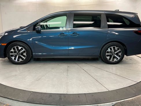 Used 2025 Honda Odyssey EX-L image 2