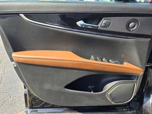 Used 2022 Lincoln Nautilus Reserve w/ Equipment Group 201A image 13