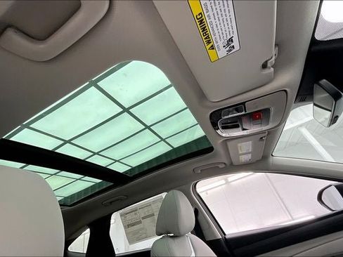 Certified 2025 Hyundai Tucson Limited AWD/4WD image 10