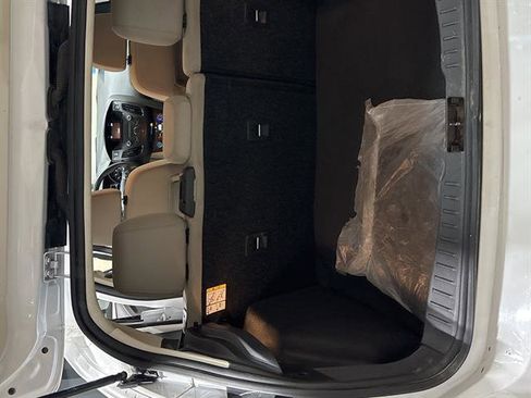 Used 2016 Ford Focus SE w/ SE Cold Weather Package image 23