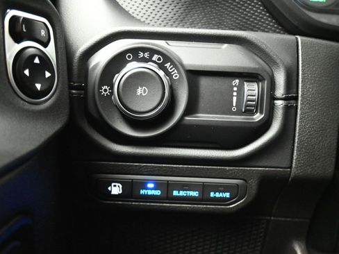 Used 2024 Jeep Wrangler Unlimited Rubicon 4xe image 27