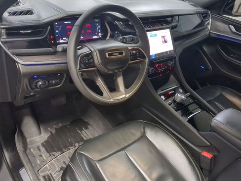 Used 2022 Jeep Grand Cherokee Overland image 11