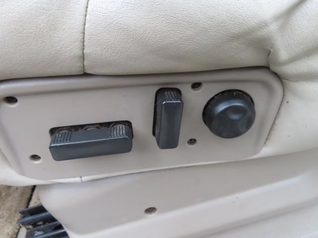 Used 2001 Chevrolet Suburban 2500 LT w/ LT Preferred Equipment Group AWD/4WD image 20