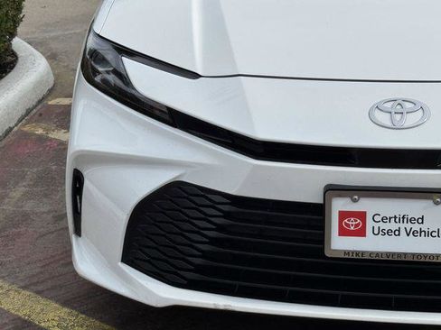 Certified 2025 Toyota Camry LE FWD image 5