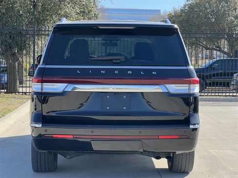 Used 2024 Lincoln Navigator Premiere image 5